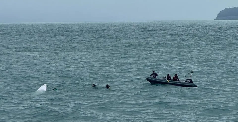Marinha localiza lancha naufragada em São Paulo e alerta para segurança no mar